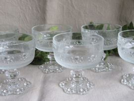 VERKOCHT Vintage ijscoupes / champagne coupes frosted glass, set van 6 stuks