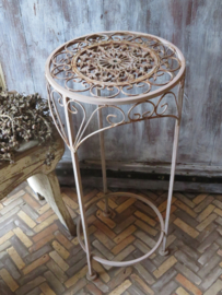 VERKOCHT Brocante smeedijzeren plantentafel / metalen etagere 70 cm hoog