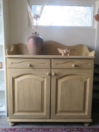 Brocante okergele kast commode dressoir