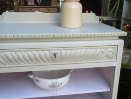 VERKOCHT Brocante houten kast met glazen deuren