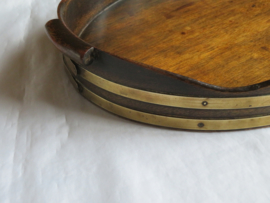 VERKOCHT Antiek gekuipt eikenhouten dienblad, 47 x 30 cm