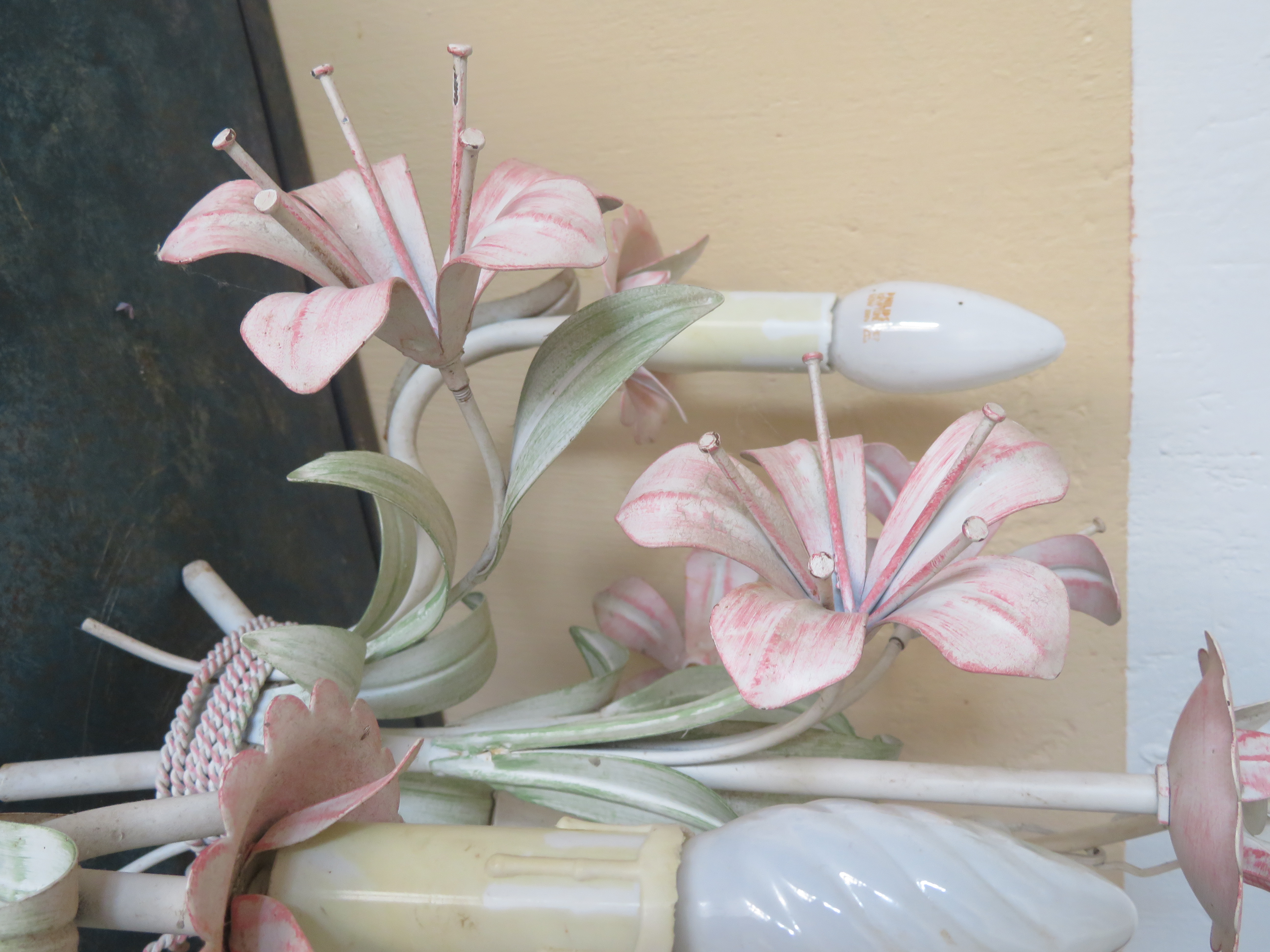 Brocante Franse metalen kroonluchter bloemenlamp - 3-lichts