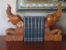 Oude houten boekensteunen olifant
