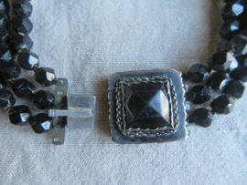 Oude zwarte git choker halsketting met zilver sluiting