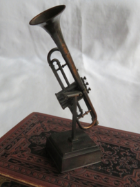 VERKOCHT Miniatuur bronsmetalen trombone (puntenslijper)