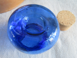 Vintage blauw glazen potje met kurk