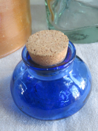 VERKOCHT Vintage blauw glazen potje met kurk