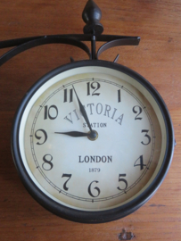 VERKOCHT Vintage dubbelzijdige stationsklok wandklok Victoria Station London 1879