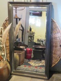 VERKOCHT Oude spiegel in brocante houten lijst - 102 x 56 cm