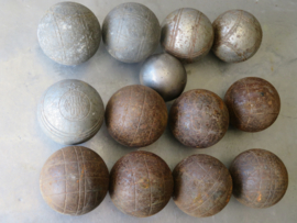 VERKOCHT Oude stalen jeu de boules ballen / stalen pétanque ballen, set van 13
