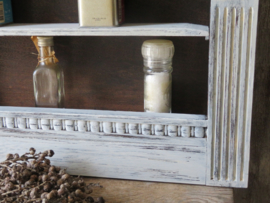 VERKOCHT Antieke brocante witte teakhouten kruidenkast opzetkast