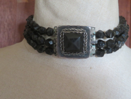 Oude zwarte git choker halsketting met zilver sluiting