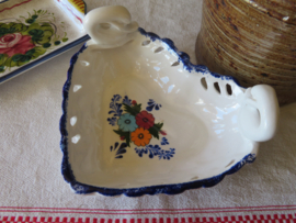 VERKOCHT Oud Frans hartvormig porseleinen zeepbakje - handgeschilderd