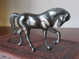 VERKOCHT Miniatuur bronzen paard