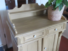 VERKOCHT Antieke okergele grenen commode penantkastje meidenkastje