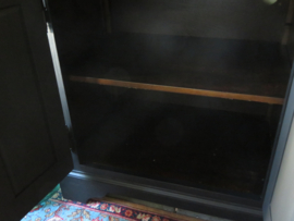 VERKOCHT Oude zwarte eikenhouten kast dressoir commode