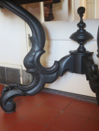 VERKOCHT Antieke zwarte barok sidetable