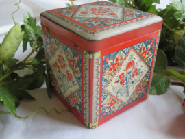 VERKOCHT Oud theeblik met bloemdecor