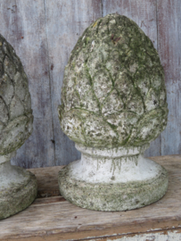 Betonnen tuinornament tuinbeeld dennenappel