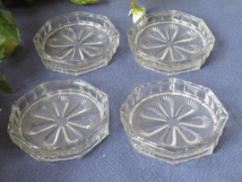 VERKOCHT Art Deco glazen onderzetters, set van 4