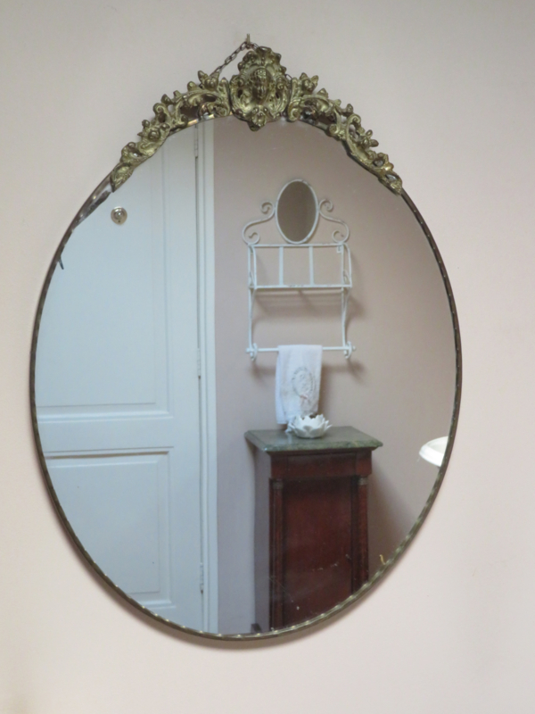 Tot ziens conversie Beschikbaar Oude ovale spiegel in koperen lijst - 63 x 47 cm | Spiegels | Le Brocant`age