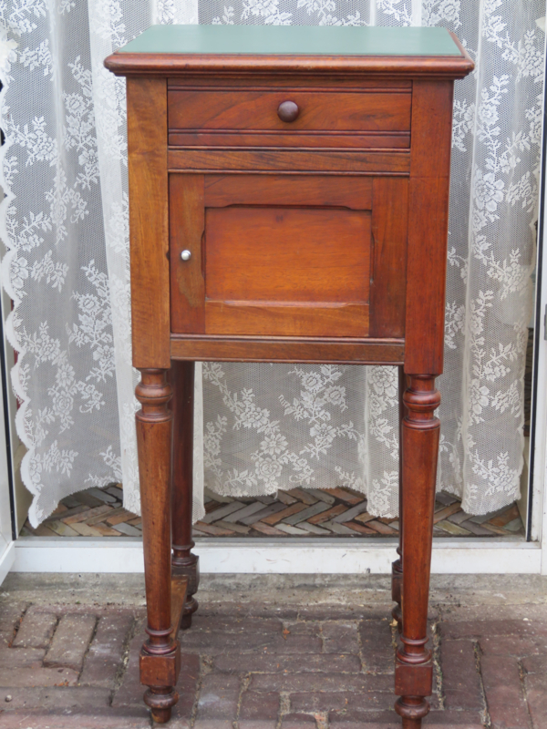 Email belasting Verwant VERKOCHT Antiek Frans mahonie houten nachtkastje po kastje | Verkocht | Le  Brocant`age
