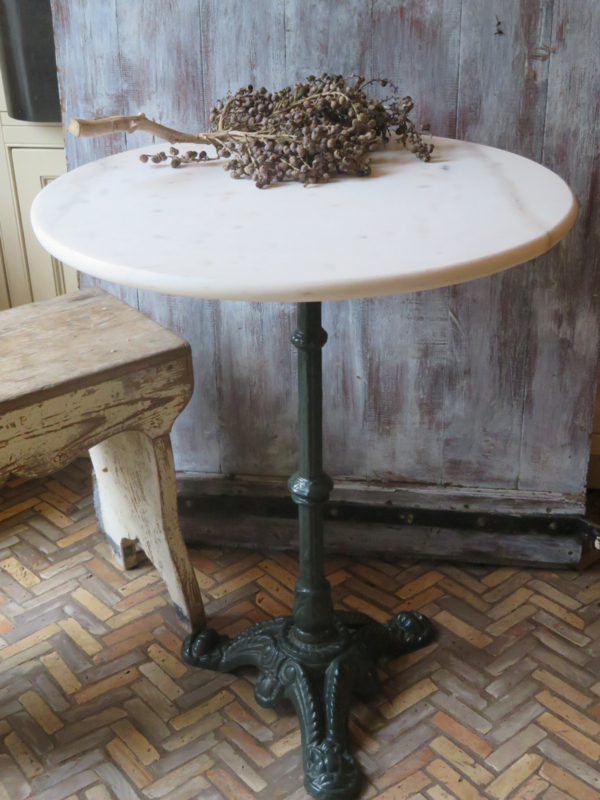 VERKOCHT Franse bistro tafel met rond marmeren blad | Verkocht | Le Brocant`age