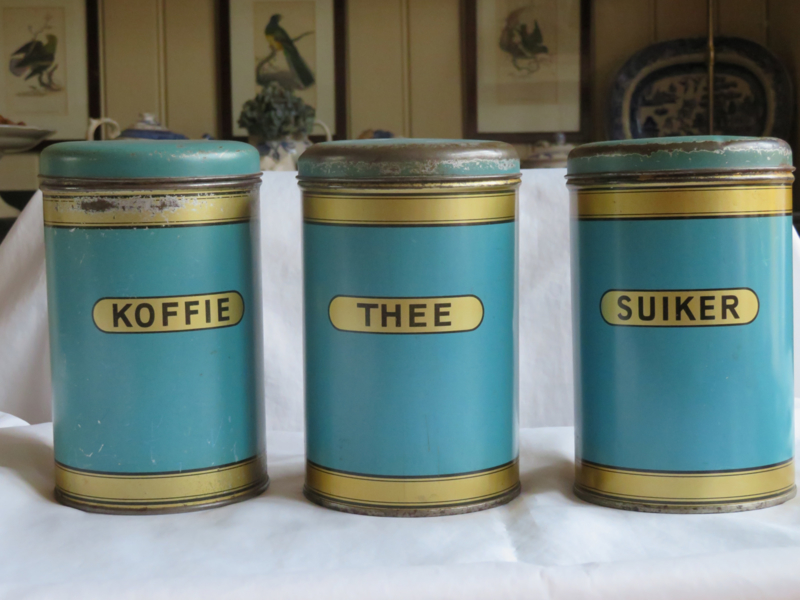 VERKOCHT Oude voorraadblikken koffie thee suiker | Verkocht | Le Brocant`age