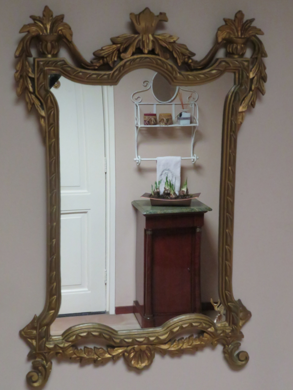 verkocht* Oude barok spiegel in gouden lijst, 66 x 45 cm | Le Brocant`age