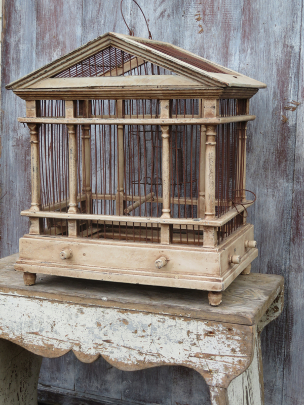 VERKOCHT Oude houten vogelkooi | Verkocht | Le Brocant`age