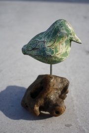 Vogel op houten voet groen-wit