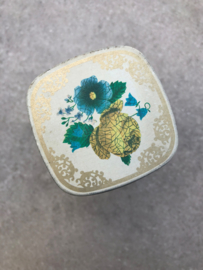 Beige blikje bloemen P. Kaag Antz Hoorn