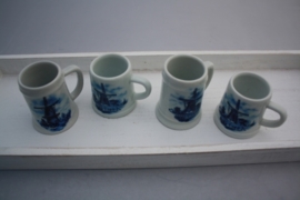 Souvenierset van 4 bekertjes "Delft"