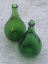 Kleine groen glazen flesjes/vaasjes