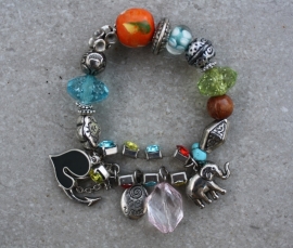 Armband met kralen en bedels