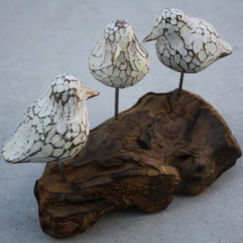 3 vogels op houten voet wit 1