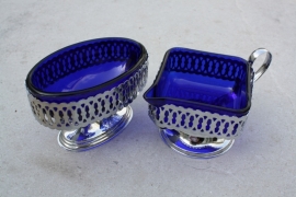 Suikerschaaltje en melkkannetje blauw glas