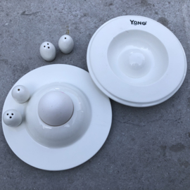 Set eierdopjes met peper en zoutstrooier Yong