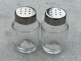 Rvs en glas peper en zoutsetje
