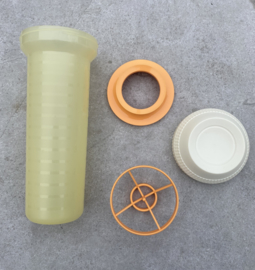 Vintage Tupperware shaker 750ml