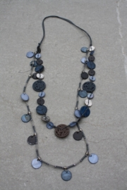 Lange ketting zwart-paars-grijs