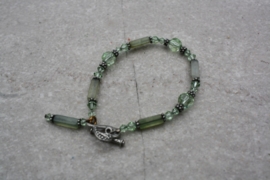 Armbandje groen glas