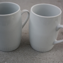 2 witte mokjes