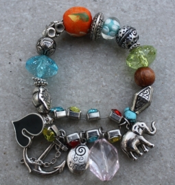Armband met kralen en bedels