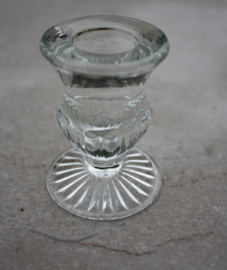 Kleine glazen kandelaar