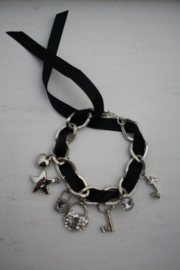 Bedelarmband met zwart lint