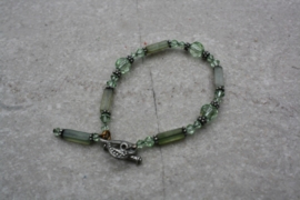 Armbandje groen glas