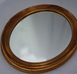 Oude ovale spiegel