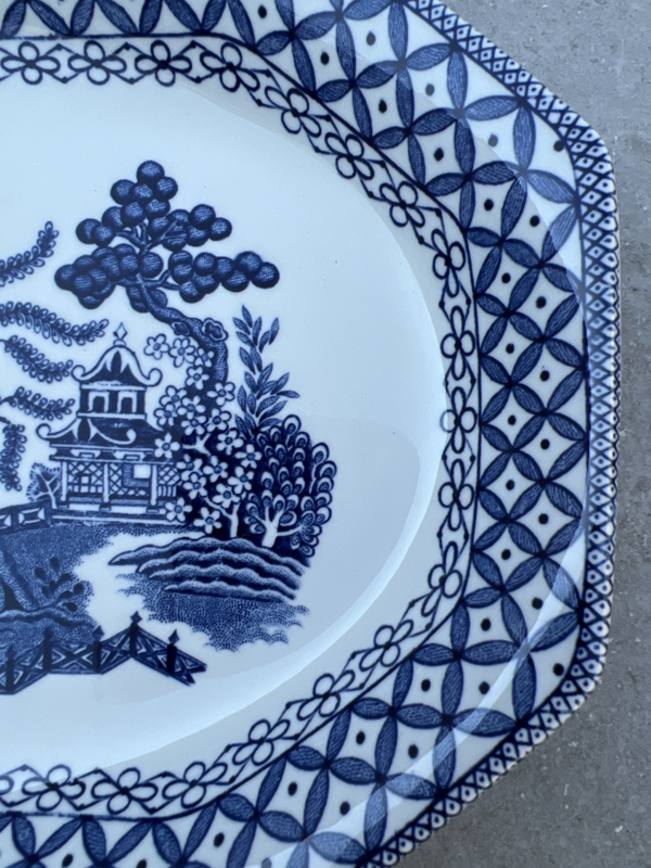 Blue Willow, Covered Serving Dish, J&G Meakin, Royal Staffordshire