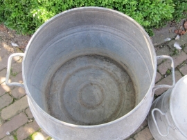 Mooie brocante grote zinken ton.
